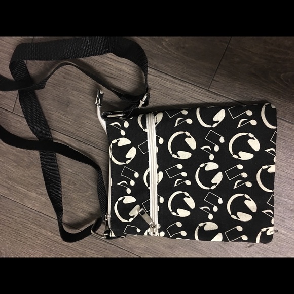 Hot Topic Handbags - Hot Topics music note purse/bag $Price Firm$